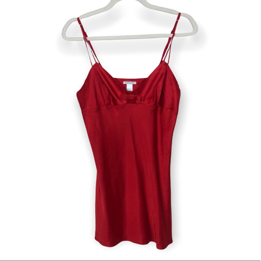 VICTORIA'S SECRET Red Silky Slip size Small